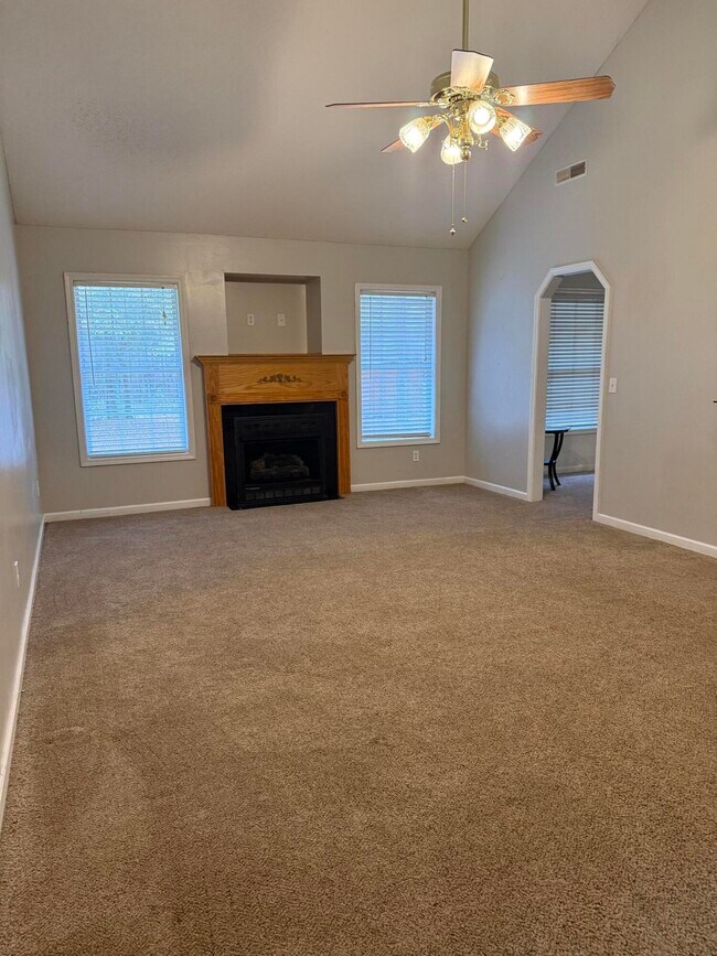 Building Photo - 2980 Kaempfer Cir