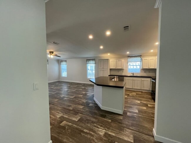 Building Photo - 328 Eland Dr