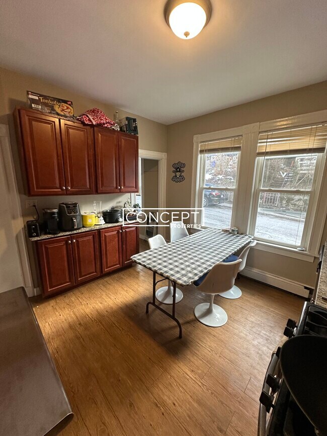 Building Photo - 6A Sunset St. Unit 1