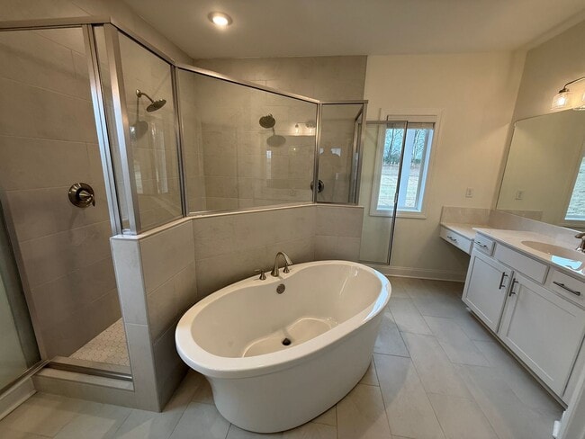 Building Photo - 7464 Newbury Dr