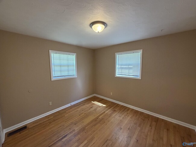 Building Photo - 1802 Tunsel Rd SW