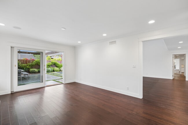 Building Photo - 1915 Windward Ln