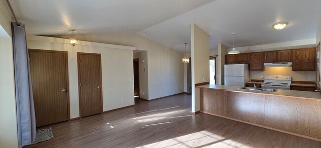 Building Photo - 229 E Orchard Ave