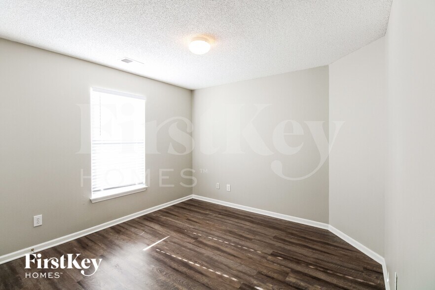 Building Photo - 909 NE 93rd Ct