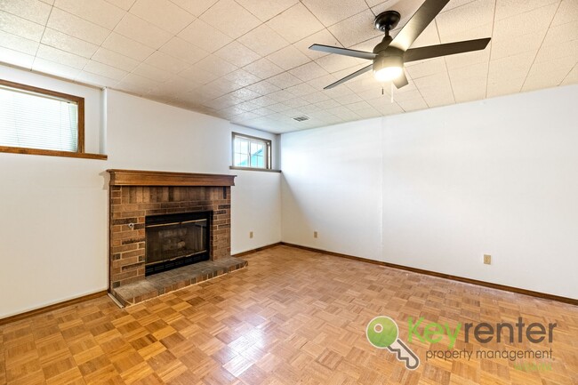 Building Photo - 2 WEEKS FREE RENT! Easy living 4 bedroom 2...