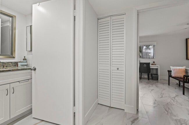 Building Photo - 15449 Lakes of Delray Blvd