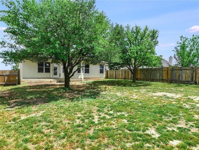 Building Photo - 305 Dana Dr
