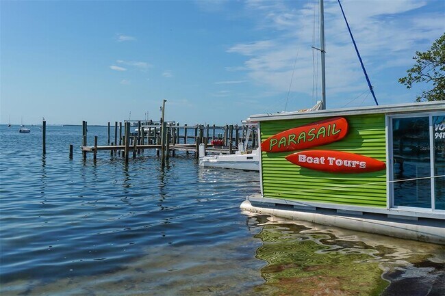 Building Photo - 4216 Plumosa Terrace