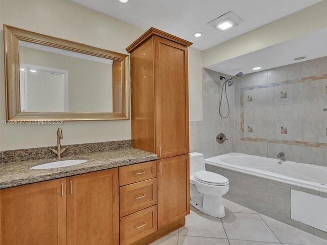 Building Photo - 2158 Baton Rouge