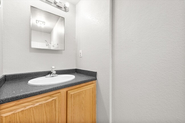 Building Photo - 612 Kings Way Dr