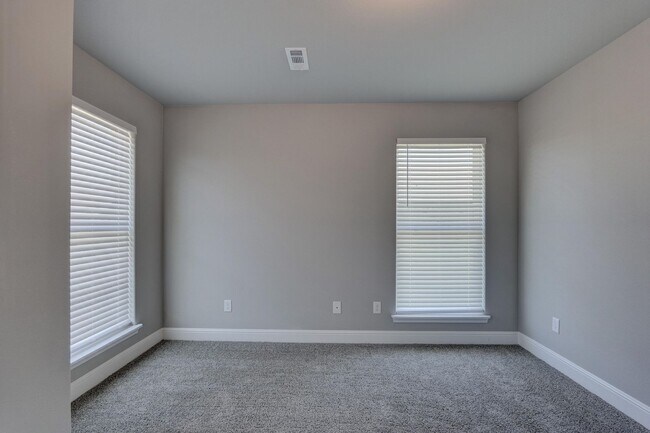 Building Photo - 802 Delaney Dr