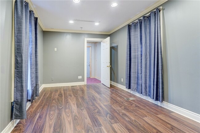 Building Photo - 450 S Main St