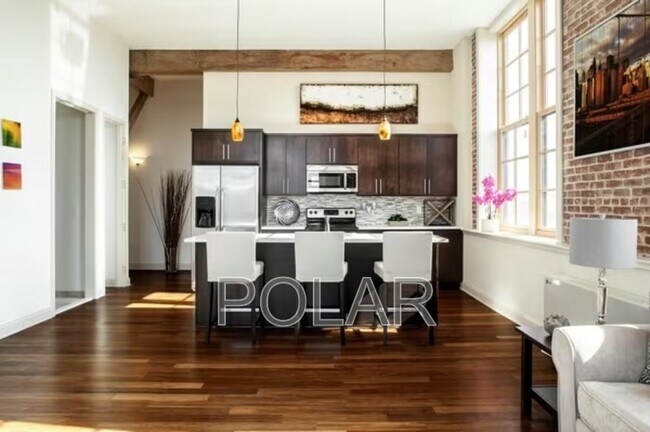 Building Photo - 154 Ave E