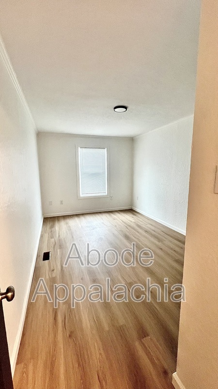 Building Photo - 187 Poplar St