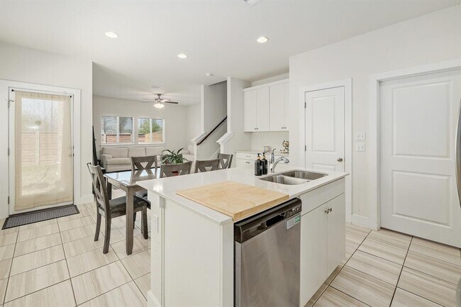 Building Photo - 204 Furlong Dr