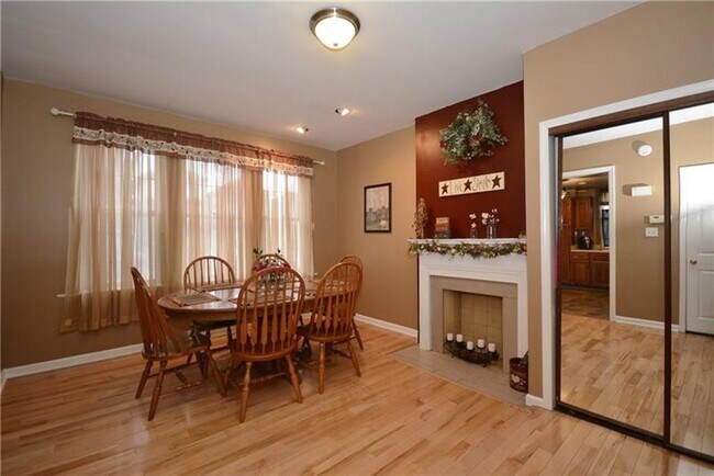 Building Photo - 2112 Saranac Ave