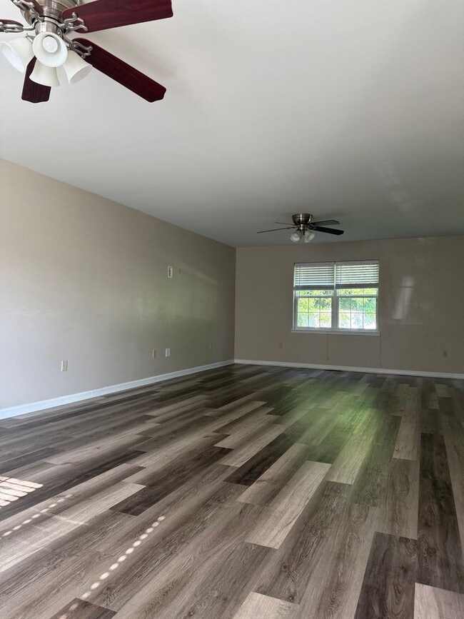 Building Photo - THREE BEDROOM/2.5 BATH Detached Home w TWO...