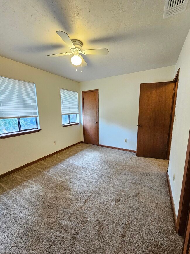 Building Photo - 196 Locke St