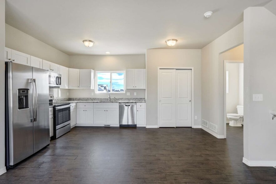 Building Photo - 753 Grissom Dr