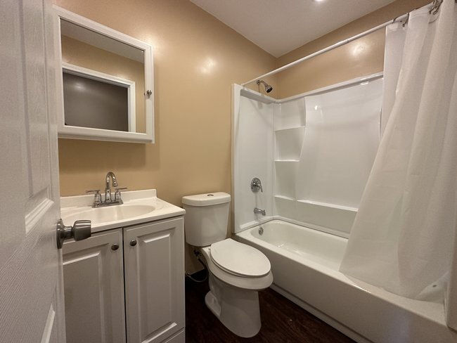Second Floor Bathroom 2-1 - 697 Allyn St