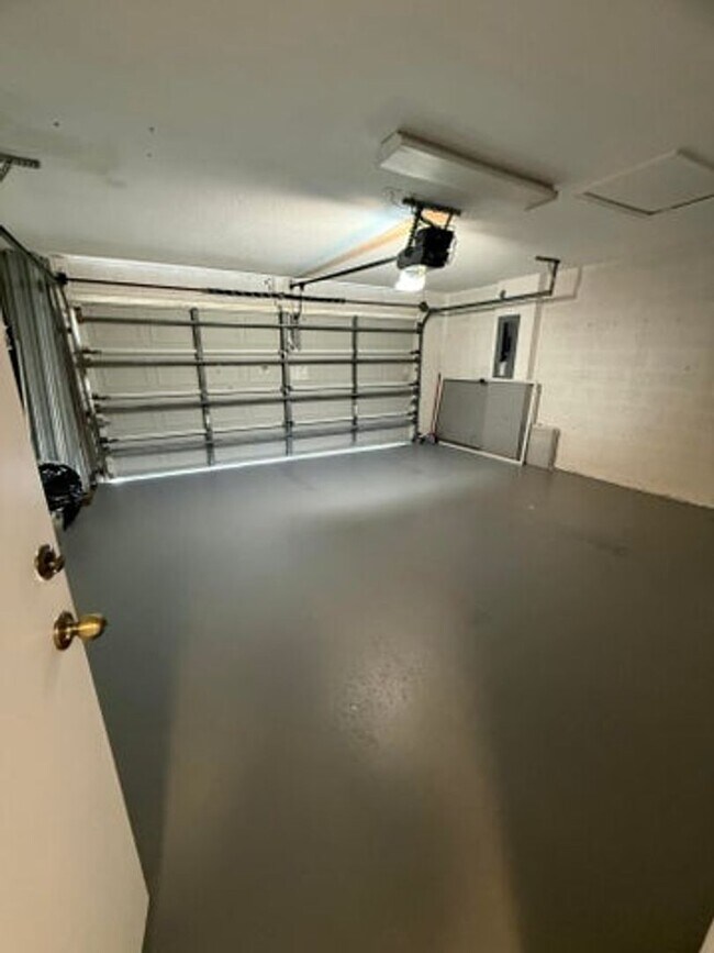 Building Photo - 100 Cocoplum Cir