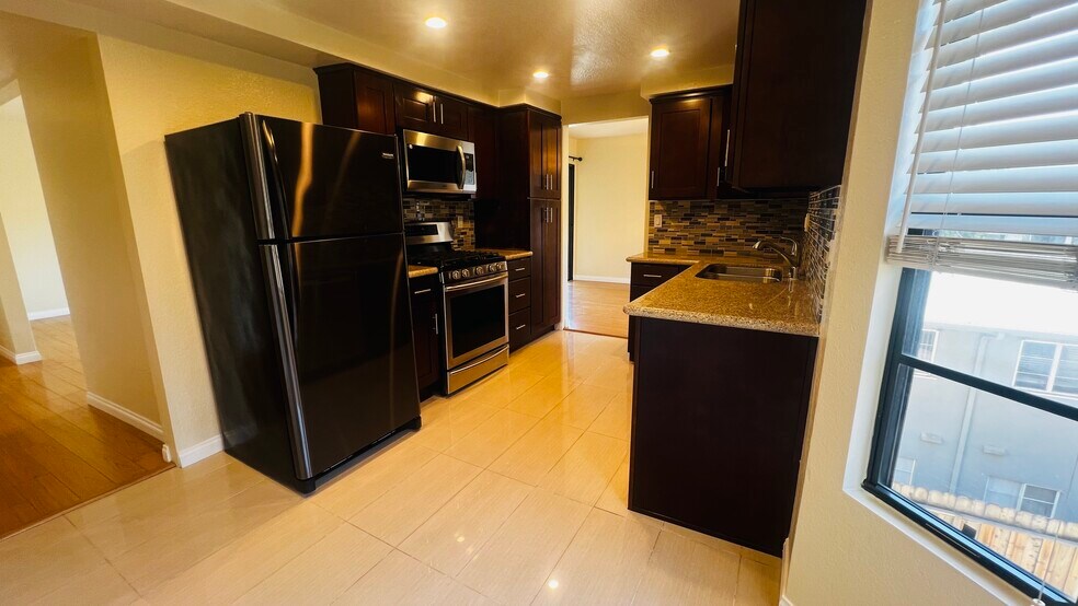 Kitchen - 336 N Louise St