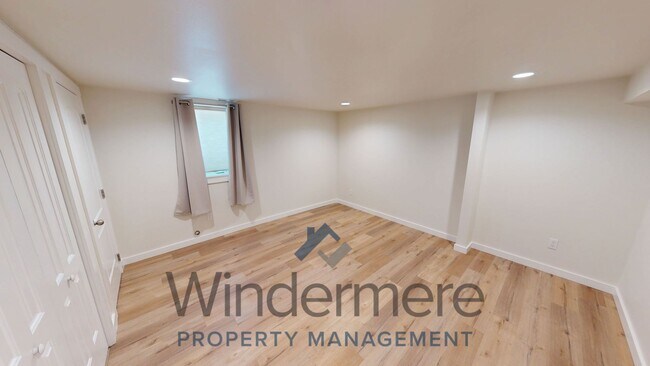 Building Photo - Whit834/836