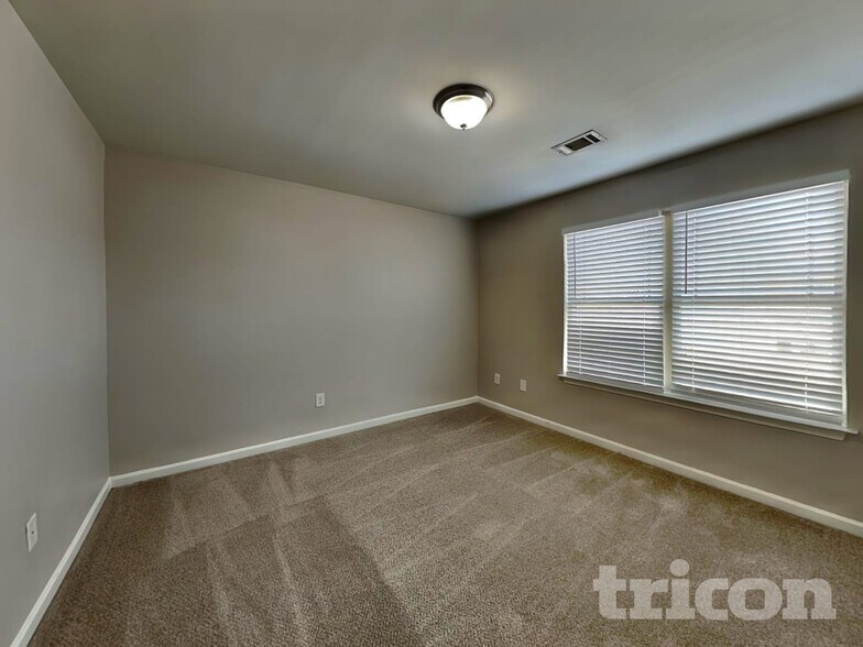 Building Photo - 121 Pristine Dr