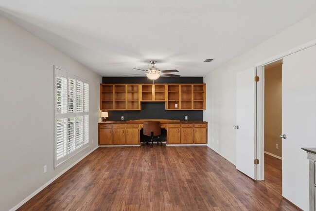 Building Photo - 21 Larkwood Ln