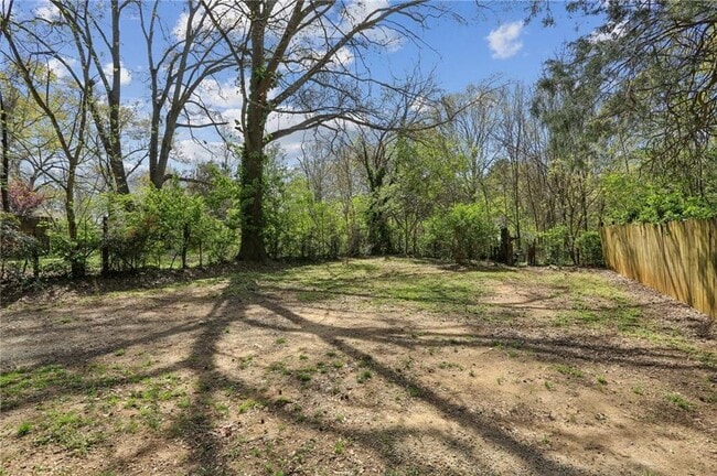 Building Photo - 1833 Flat Shoals Rd SE