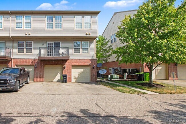 Building Photo - 27909 Hopkins Dr