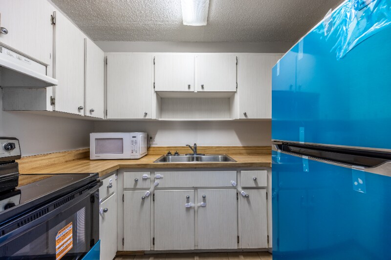 Building Photo - 914 SW 8th Ave