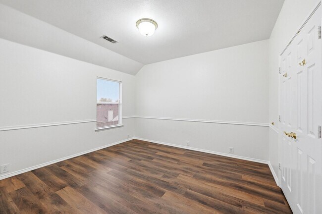 Building Photo - Beautiful home in Hurst-Euless-Bedford ISD