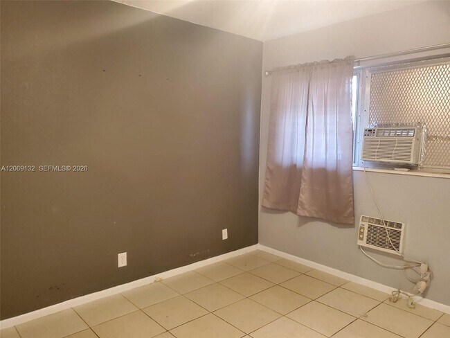 Building Photo - 280 SW 11th Ave
