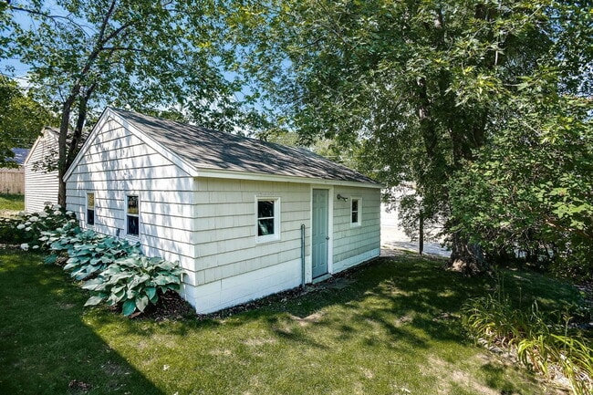 Building Photo - 3020 Maryland Ave S