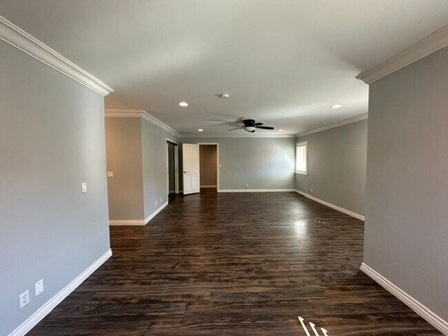 Building Photo - 1635 Larkfield Ave