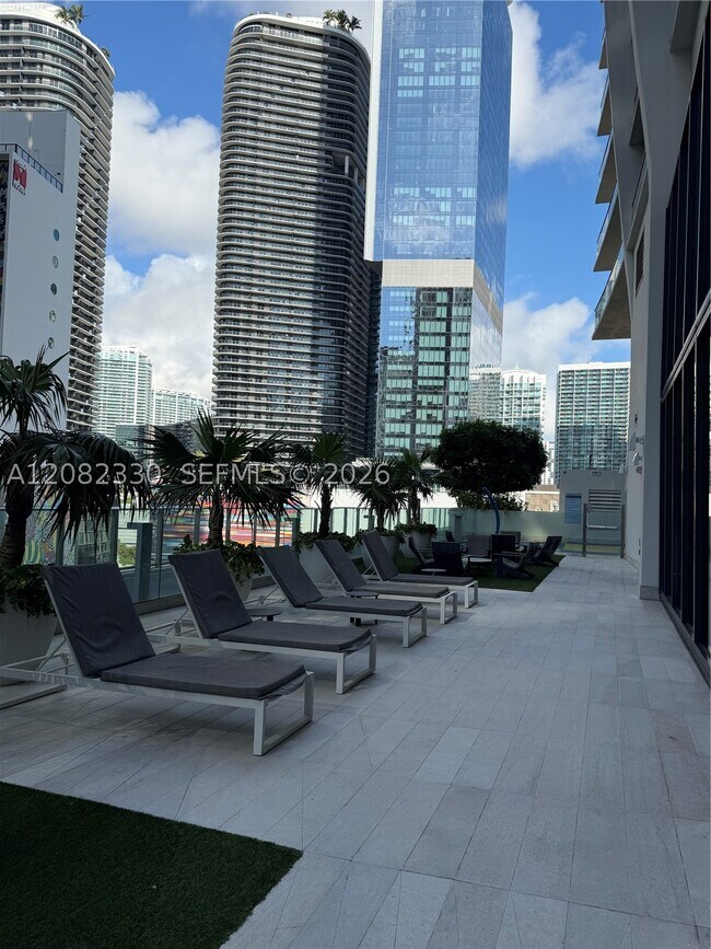 Building Photo - 1010 Brickell Ave