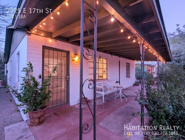 Primary Photo - 2225 E 17th St