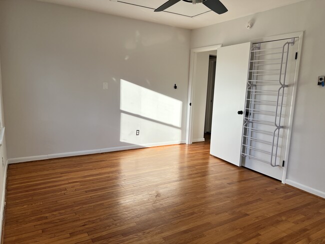 Building Photo - 3047 O St SE