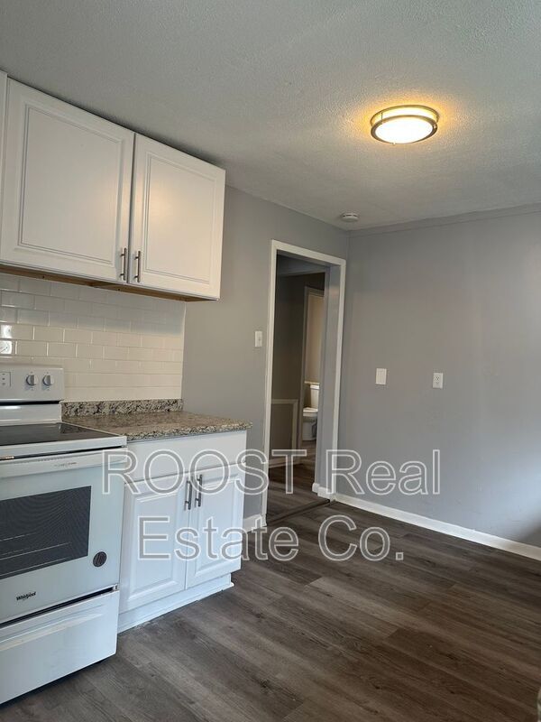 Building Photo - 2864 E 10th Ave