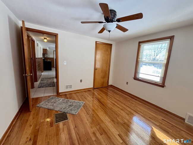 Building Photo - 148 Edgewood Dr