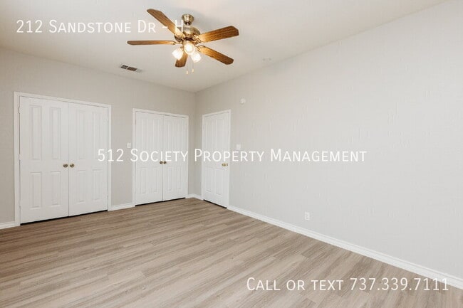 Building Photo - 212 Sandstone Dr