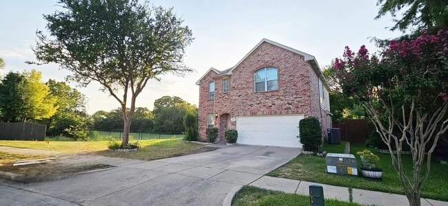 Building Photo - Spacious 2,324 Sqft 4-Bedroom Home with Gr...