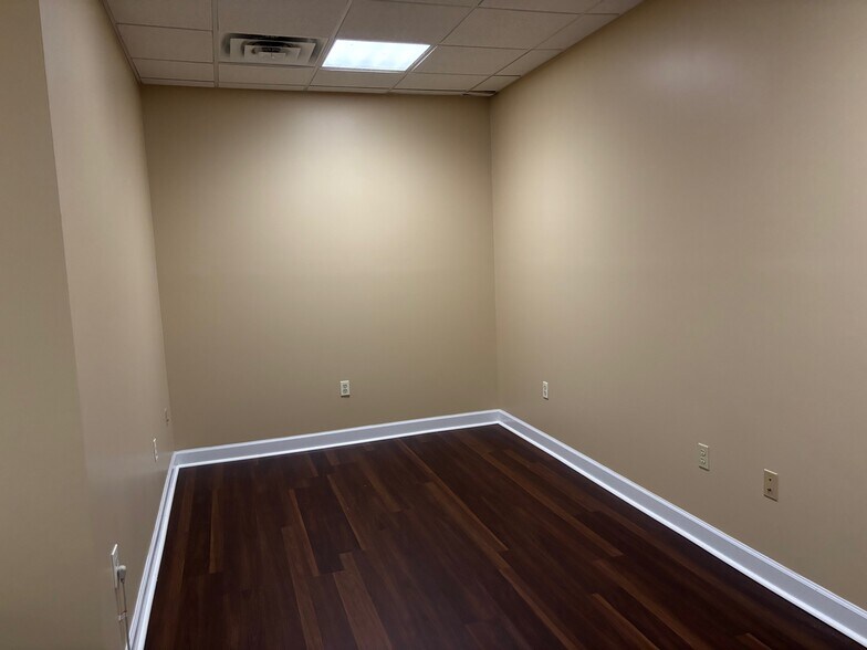 Building Photo - 710 Forest Dr