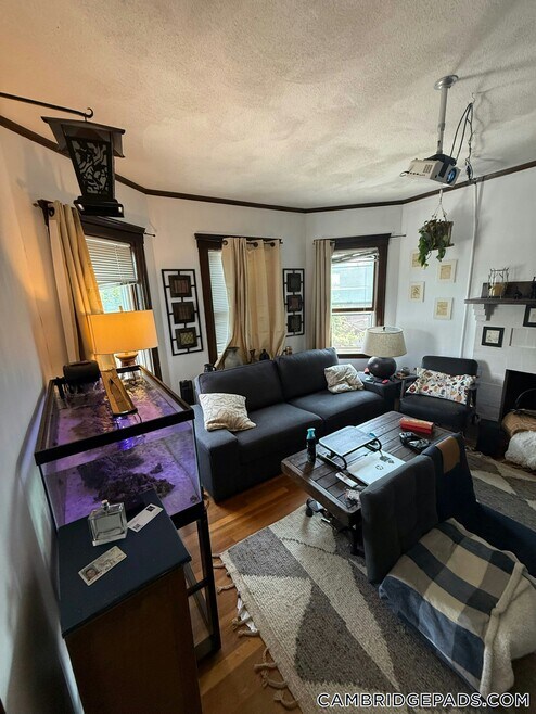 Building Photo - 9 Roberts Rd