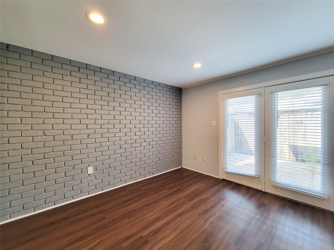 Building Photo - 13168 Trail Hollow Dr