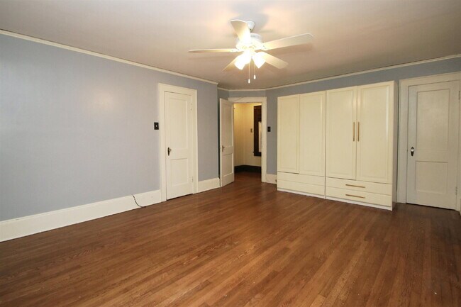 Building Photo - Charming 1950s Home Just Minutes from Downtown Harrisonburg!