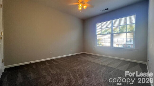 Building Photo - 3261 Mannington Dr