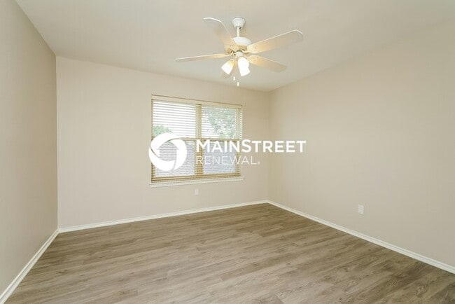 Building Photo - 3 Bedroom Pet-Friendly Home in Carrollton, TX with Main Street Renewal