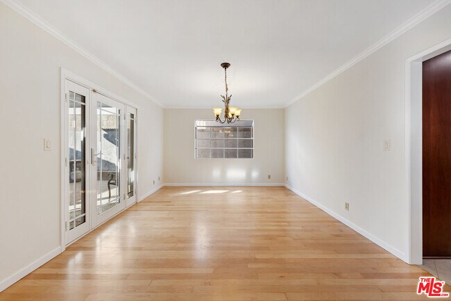 Building Photo - 807 E Orange Grove Ave